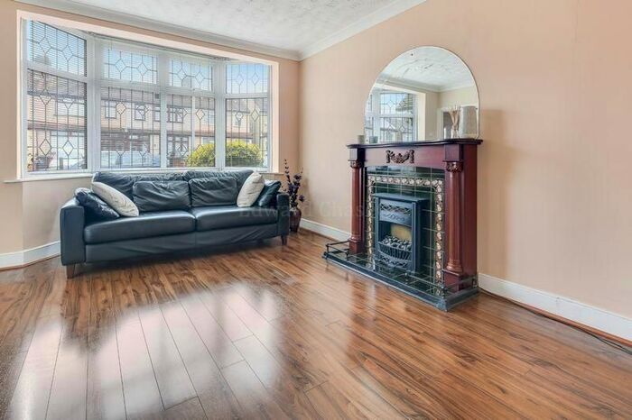 2 Bedroom Detached House To Rent In Western Avenue, Dagenham, RM10