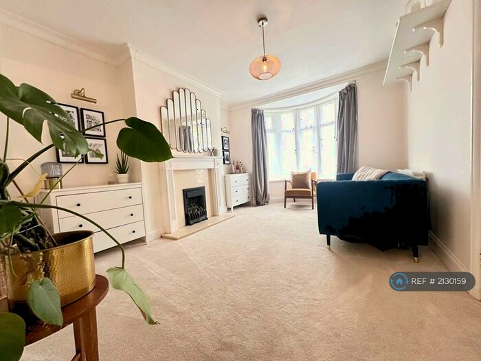 3 Bedroom Semi-Detached House To Rent In Duckett Grove, Pudsey, LS28