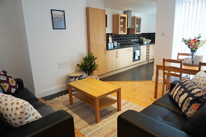 2 Bedroom Apartment To Rent In Biddlestone Road, NE6