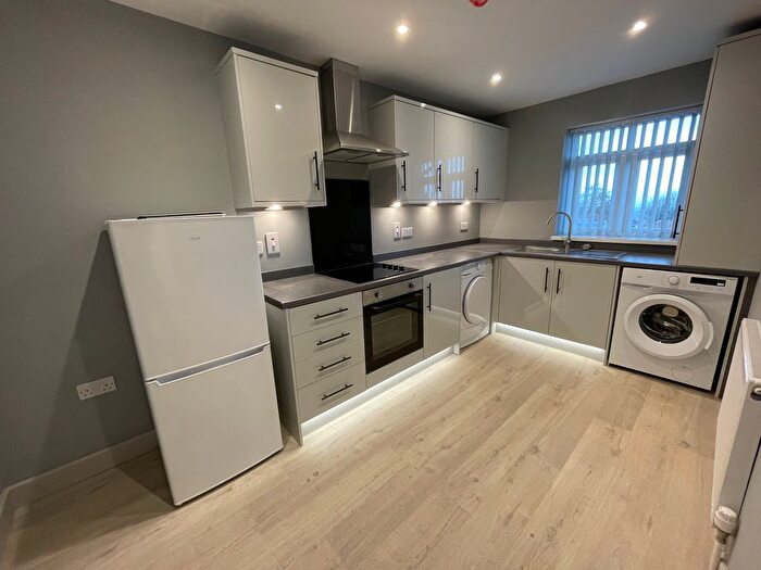 3 Bedroom Flat To Rent In Ravenhill Rd, Swansea, SA5