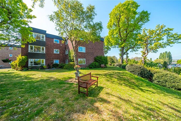 2 Bedroom Flat For Sale In Walton On Thames, KT12
