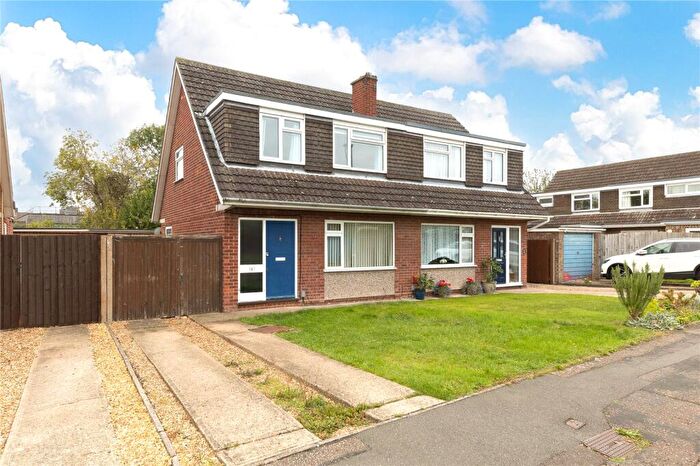 3 Bedroom Semi-Detached House For Sale In Kelsey Crescent, Cambridge, Cambridgeshire, CB1