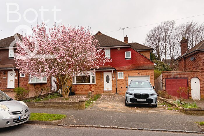 3 Bedroom Detached House To Rent In Elmfield Way, South Croydon, CR2