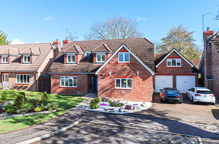 4 Bedroom Detached House For Sale In Halifax Close, Bricket Wood, St. Albans, AL2
