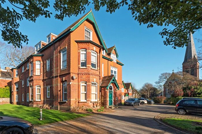 2 Bedroom Flat For Sale In Lansdowne Road, Worthing, West Sussex, BN11