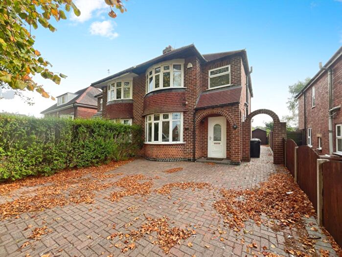 3 Bedroom Semi-Detached House For Sale In Springfield Road, Midway, Swadlincote, DE11