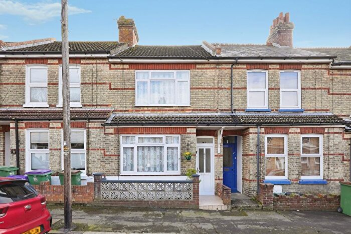 2 Bedroom Detached House For Sale In Grove Road, Folkestone, Kent, CT20
