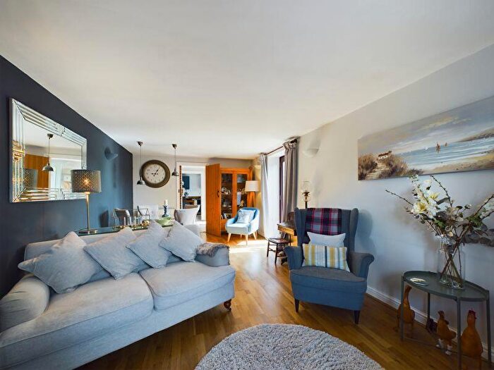 3 Bedroom Cottage For Sale In Middle Street, Eastington, GL10