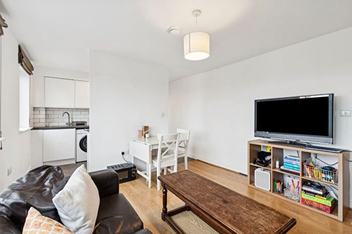 2 Bedroom Flat To Rent In Wallace Court, Balham High Road, SW17
