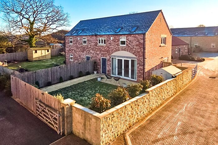 3 Bedroom Semi-Detached House To Rent In Glebe Court, Killinghall, HG3