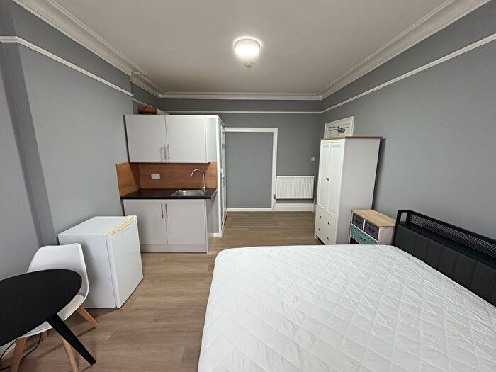 Studio To Rent In Bushey Grove Road, Bushey, WD23