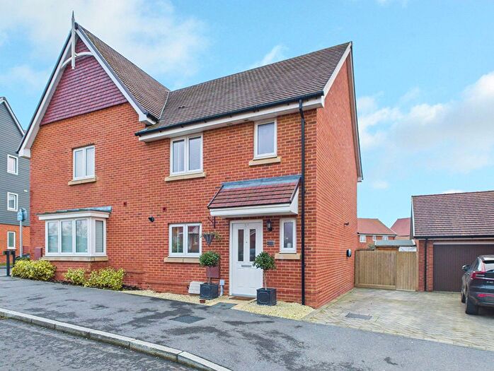 3 Bedroom Semi-Detached House For Sale In Harrys Way, Faygate, RH12