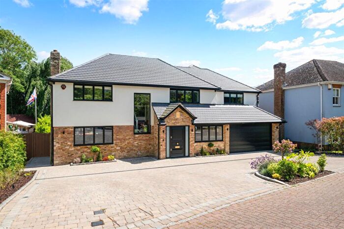 5 Bedroom Detached House For Sale In Lavender Close, Coulsdon, CR5