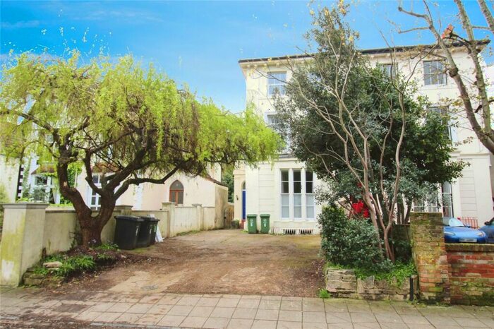 Flat To Rent In Villiers Road, Southsea, Hampshire, PO5