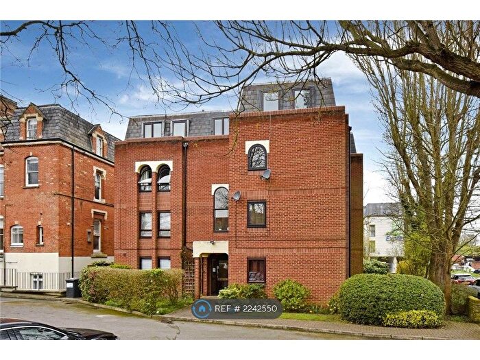 2 Bedroom Flat To Rent In Alma Road, Windsor, SL4