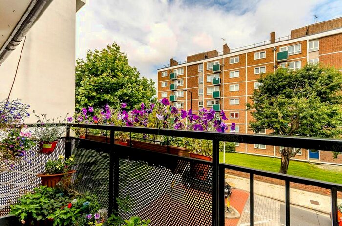 2 Bedroom Flat To Rent In St Saviours Estate, London Bridge, London, SE1