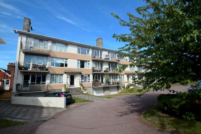 2 Bedroom Flat To Rent In . Carew Road, Eastbourne, BN21