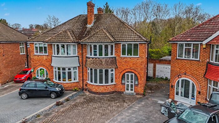 3 Bedroom Semi Detached House For Sale In Stoneyford Grove, Birmingham, B14