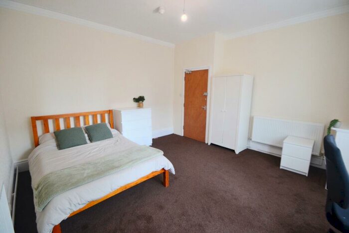 2 Bedroom Flat To Rent In Henry Road, West Bridgford, NG2