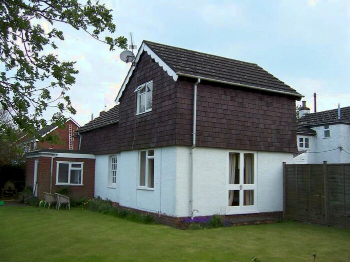 2 Bedroom Cottage To Rent In Meeting House Lane, Balsall Common, CV7