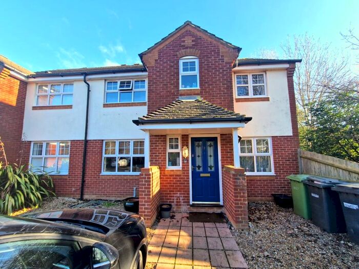 4 Bedroom Semi-Detached House To Rent In Tutor Close, Southampton, SO31