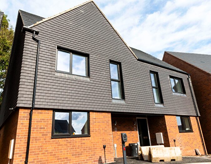 3 Bedroom Semi-Detached House To Rent In Forgham Crescent, Telford, TF2