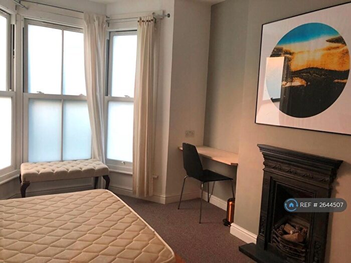 2 Bedroom Flat To Rent In Etta Street, London, SE8