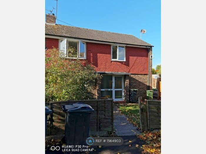 3 Bedroom Semi-Detached House To Rent In Tennyson Crescent, Waterlooville, PO7