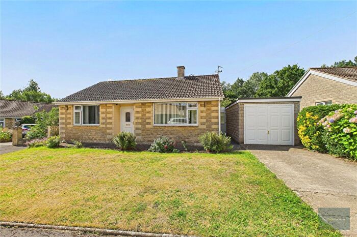 2 Bedroom Bungalow For Sale In Willow Crescent, Broughton Gifford, SN12