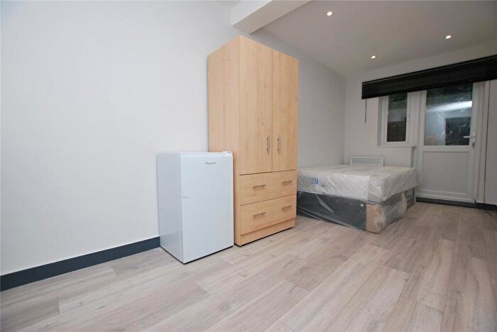 1 Bedroom House Of Multiple Occupation To Rent In Raymond Crescent, Guildford, Surrey, GU2