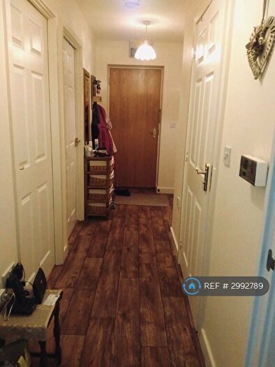 2 Bedroom Flat To Rent In Mole Court, Wilnecote, Tamworth, B77