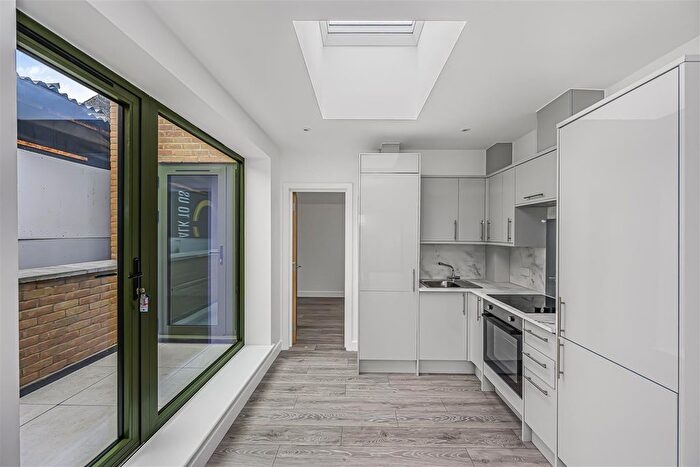 2 Bedroom Flat To Rent In High Street, Walthamstow, E17