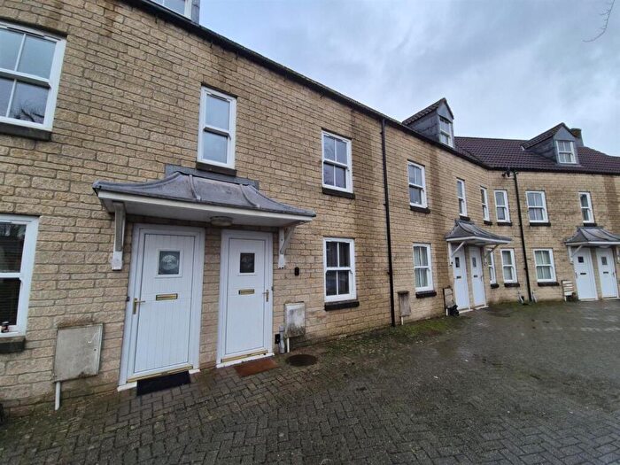 2 Bedroom Flat To Rent In The Island, Midsomer Norton, Radstock, BA3