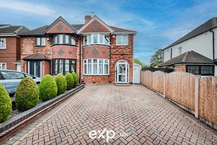 3 Bedroom Semi Detached House For Sale In Baldwins Lane, Hall Green, Birmingham, B28