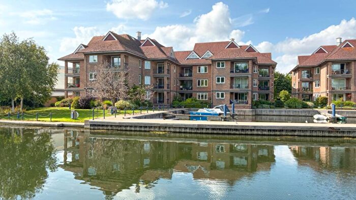 2 Bedroom Apartment For Sale In Mariners Way, Cambridge, CB4