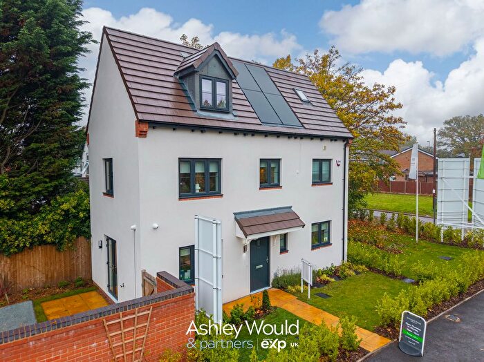 3 Bedroom Semi Detached House For Sale In Sheldon Drive, Birmingham, B31