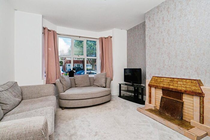 4 Bedroom Semi-Detached House For Sale In All Saints Avenue, Margate, CT9 - Photo 4