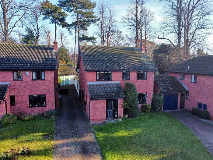 4 Bedroom Detached House For Sale In The Avenue, Cliftonville, Northampton, NN1