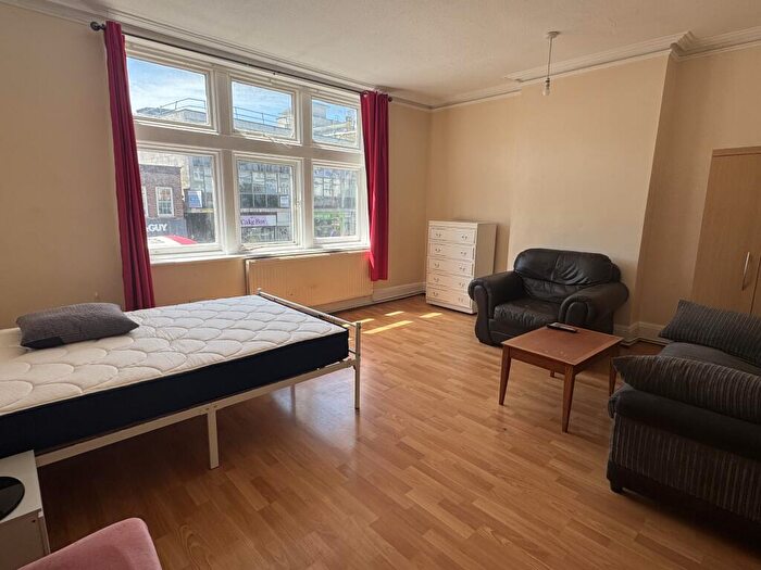 Flat To Rent In High Street, Bromley, BR1