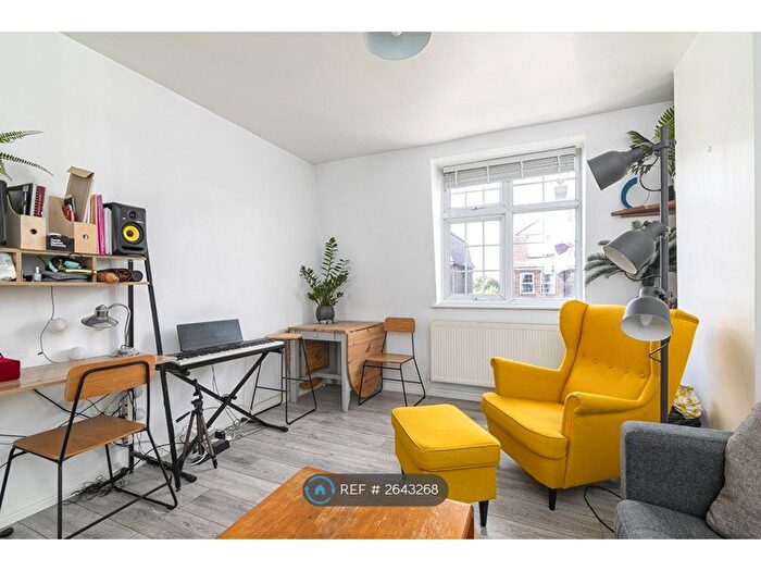 2 Bedroom Flat To Rent In Sidmouth Road, London, NW2