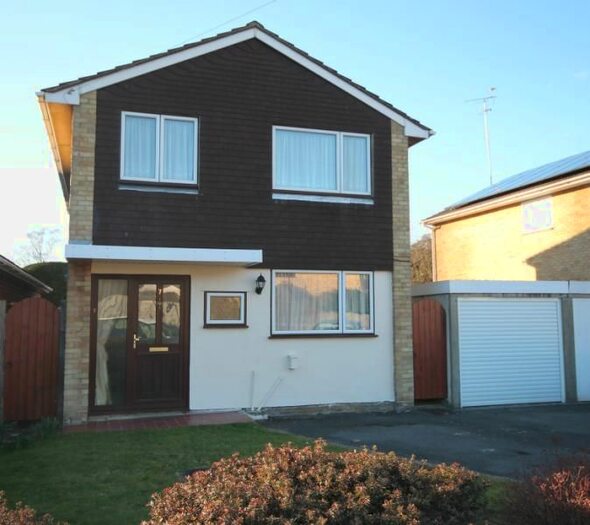 4 Bedroom Detached House To Rent In Fleming Close, Farnborough, Hampshire, GU14