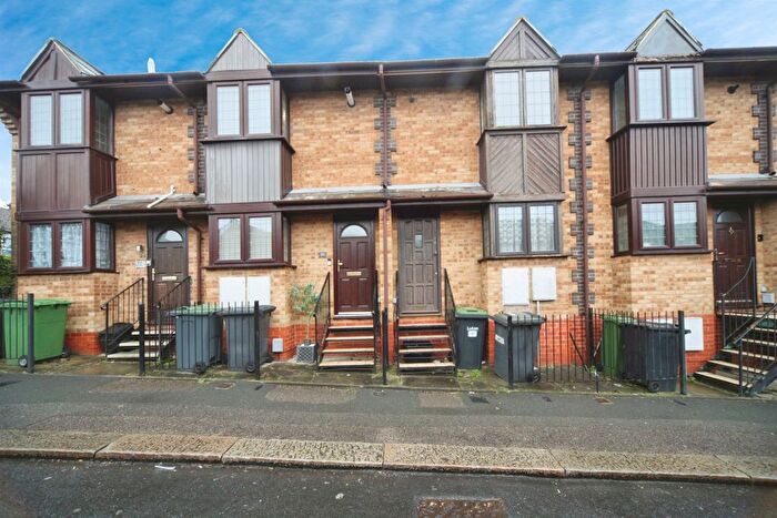 1 Bedroom Terraced House For Sale In Charles Street, Luton, LU2