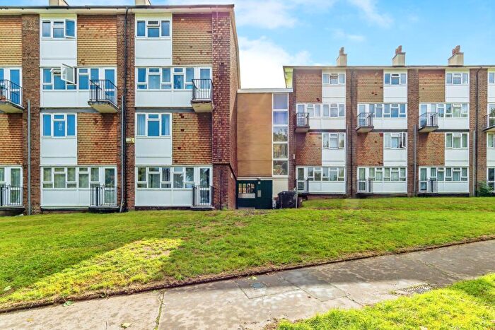 2 Bedroom Flat For Sale In Kestrel Way, Croydon, Surrey, CR0