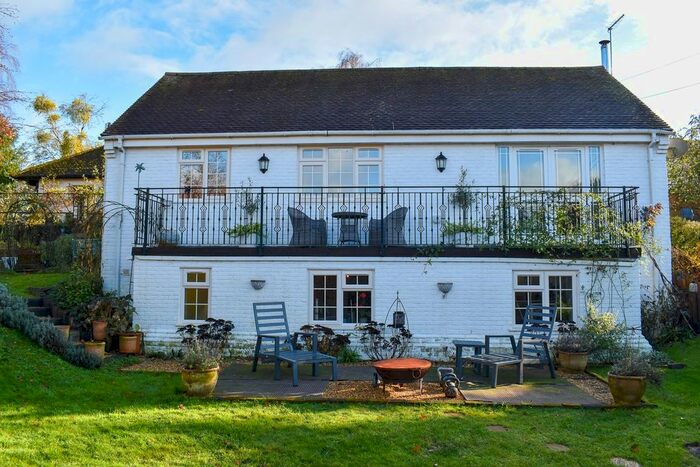 3 Bedroom Detached House For Sale In Merrie Gardens, Woodgreen, Fordingbridge, SP6