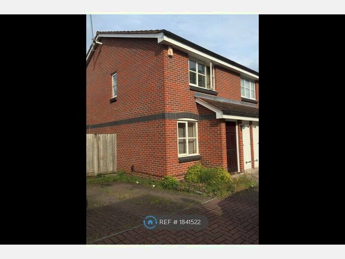 2 Bedroom Semi-Detached House To Rent In Thomas Dinwiddy Road, Lee, SE12