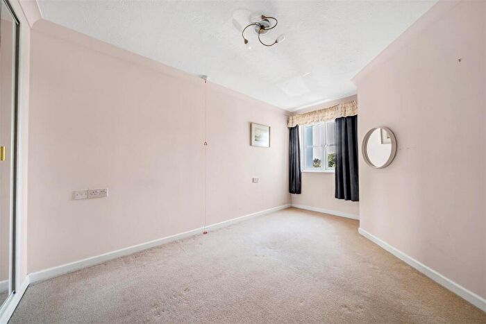 1 Bedroom Apartment For Sale In St Aldhelms Court, BH19 - Photo 8