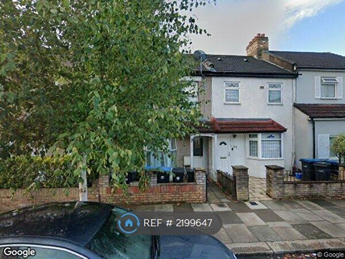 Studio To Rent In Croyland Road, London, N9