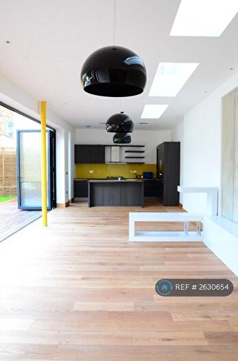 4 Bedroom Detached House To Rent In Greenwood Road, London, E8