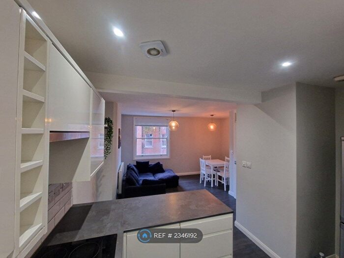 2 Bedroom Flat To Rent In Regent Court, Nottingham, NG1