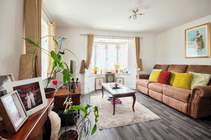 1 Bedroom Flat For Sale In Batchelor Way, Downton, Salisbury, SP5